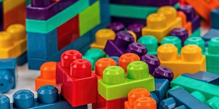 Cinq activités manuelles pour détourner les Legos !