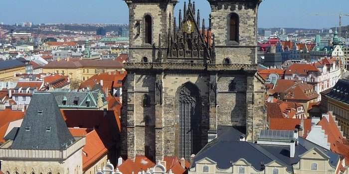 Place de la Vieille Ville, Notre Dame de Týn et ses environs