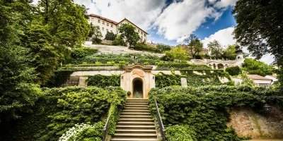 Promenade dans les "Jardins au pied du château"